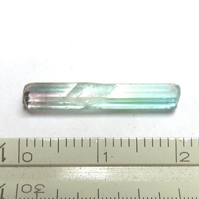 バイカラートルマリン 原石 2.3ct trg393 | iichi 日々の暮らしを