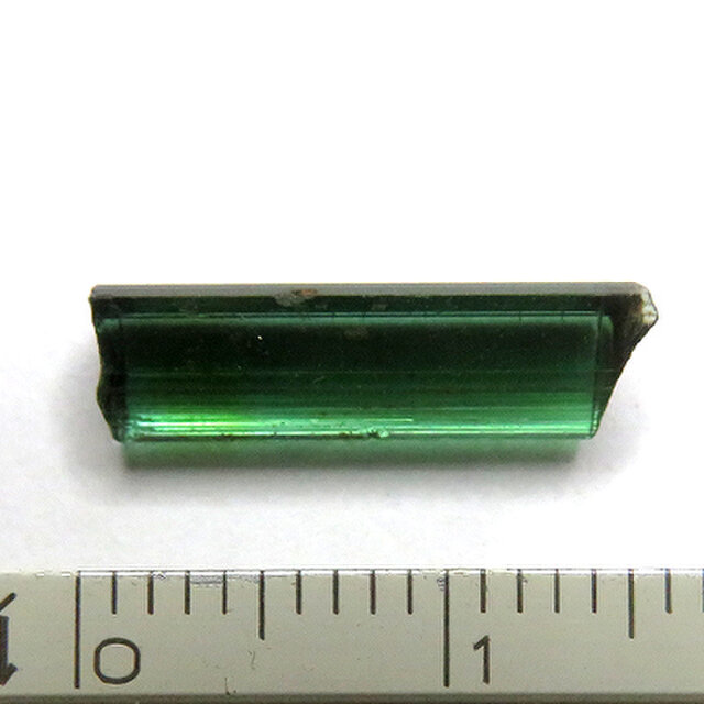 グリーントルマリン 原石 2,8ct trg266 | iichi 日々の暮らしを