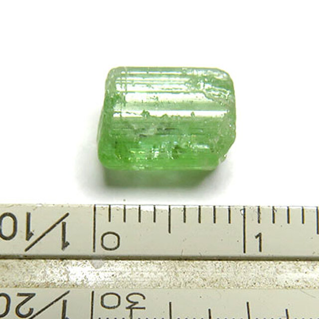 グリーントルマリン 原石 3.8ct trg333 | iichi 日々の暮らしを