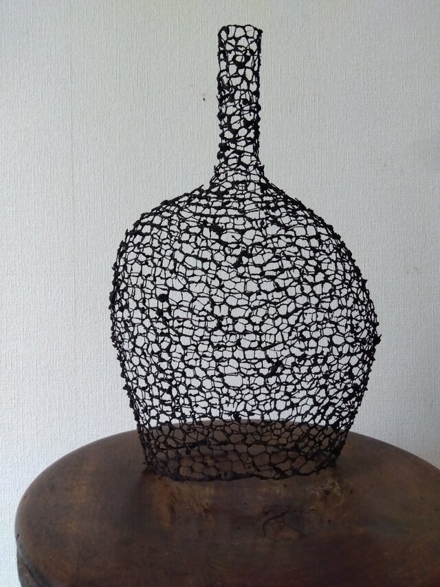 ワイヤーワークオブジェ　左右非対称偏平細口瓶型②