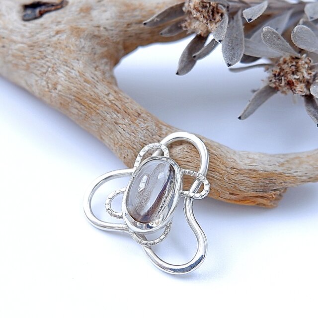 ～ユニークデザイン～スキャポライトのデザインペンダント　天然石アクセサリー　一点物　macari