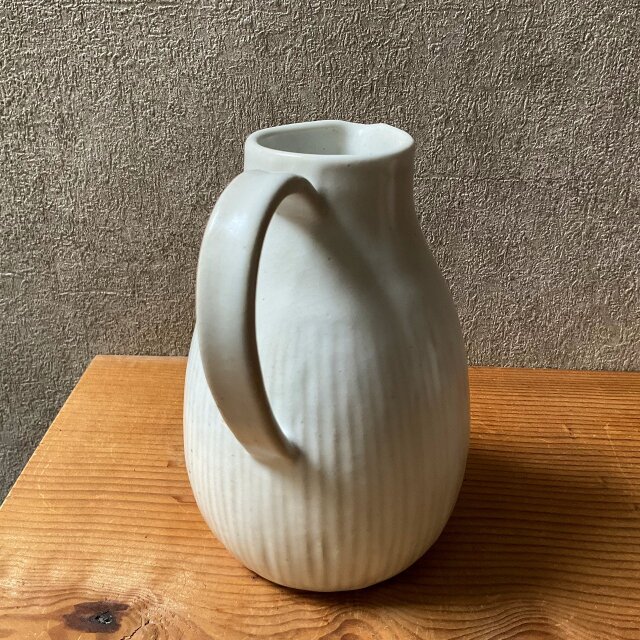 線刻ピッチャー花瓶 | iichi 日々の暮らしを心地よくするハンドメイド