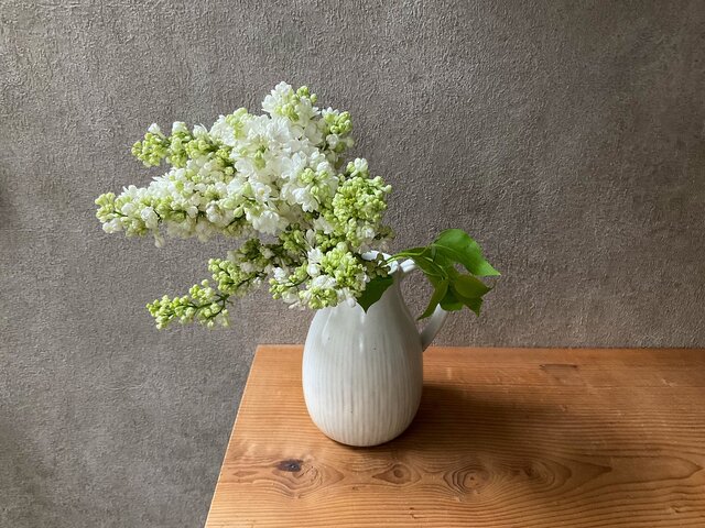 線刻ピッチャー花瓶 | iichi 日々の暮らしを心地よくするハンドメイド
