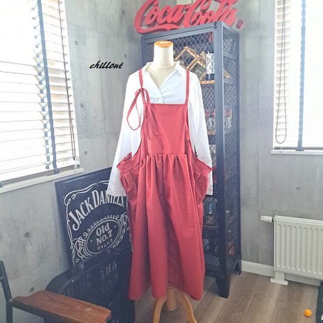 【背中がかわいい】マキシ：エプロンドレス：コットン：レッド【0979】