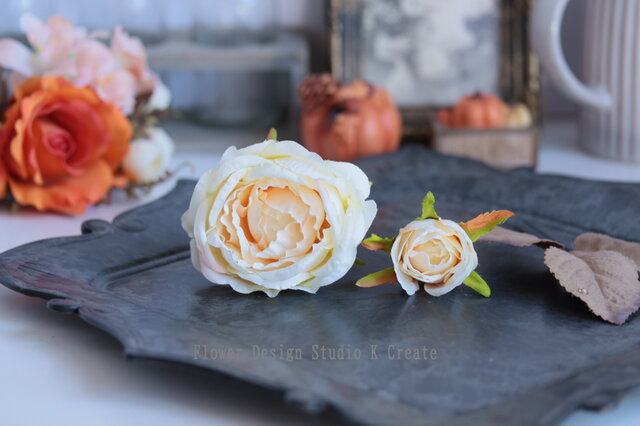 エレガント フラワーアレンジ 薔薇ネイビーベルベット ・クリームカラー エレガント フラワーアレンジ 薔薇ネイビーベルベット ・クリーム