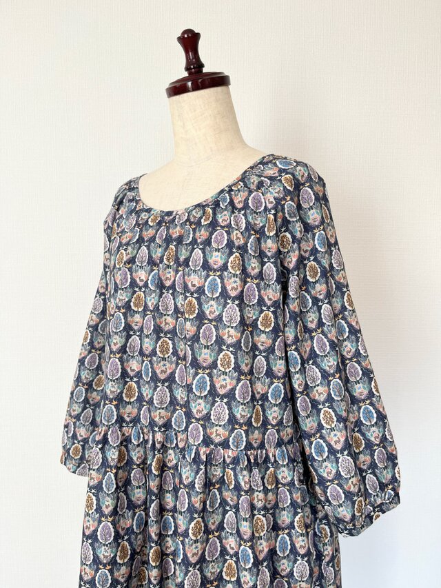 お母さんリバティ使用ワンピース リバティプリントの長袖ワンピース＊木漏れ日の記憶＊静かな森の