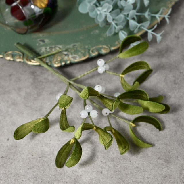 布花　天然石と飾れるヤドリギのスワッグ。ヨーロッパタイプ。天然石φ6mm