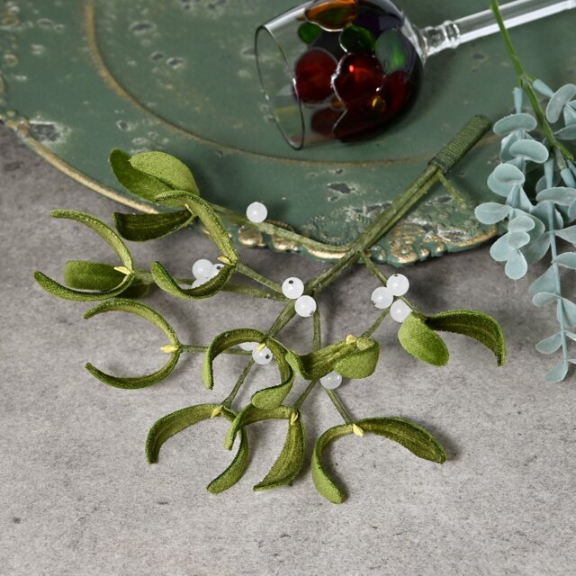 布花 天然石と飾れるヤドリギのスワッグ。ヨーロッパタイプ。天然石