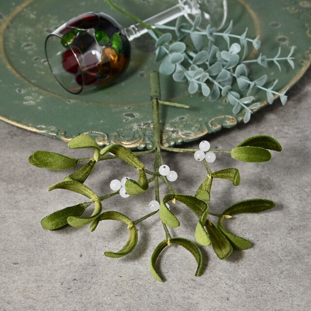 布花 天然石と飾れるヤドリギのスワッグ。ヨーロッパタイプ。天然石