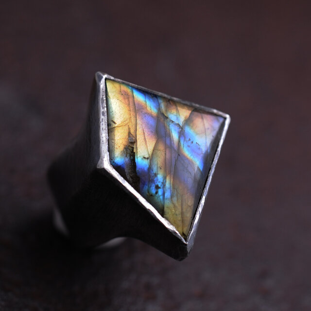 パープルラブラドライトのメタルワークリング