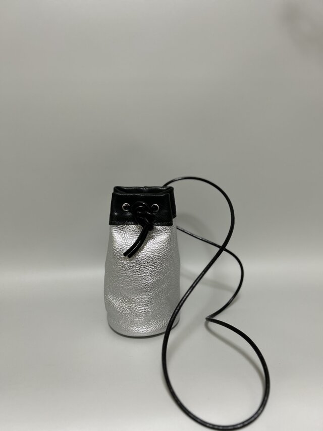 姫路レザー✖️SHIMMERイタリアレザー巾着2wayポシェット◆シルバー、黒　サコッシュスマホショルダー