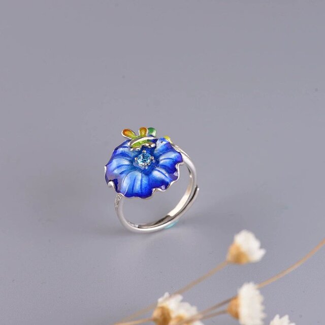 蓮の葉とトンボのリング - 自然の美しさをそのまま切り取った　R432 蓮の葉とトンボのリング - 自然の美しさをそのまま切り取った