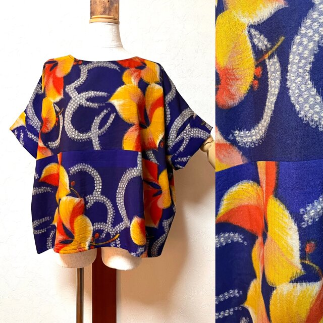 ジョウゼットのような風合いのアンティークトップス