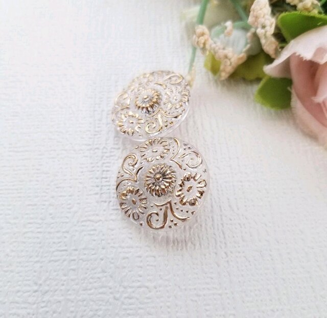 チェコガラスボタンピアス フラワーモチーフ×ゴールド 大人可愛い