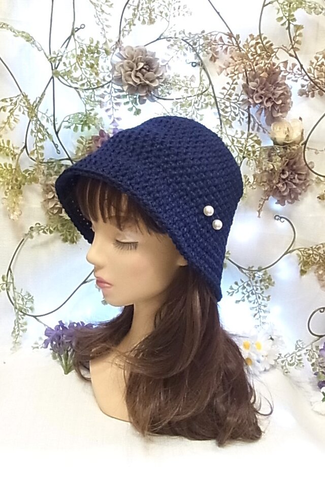 秋 冬 帽子 バケットハット パールブローチ付き　ネイビーロイヤルブルー