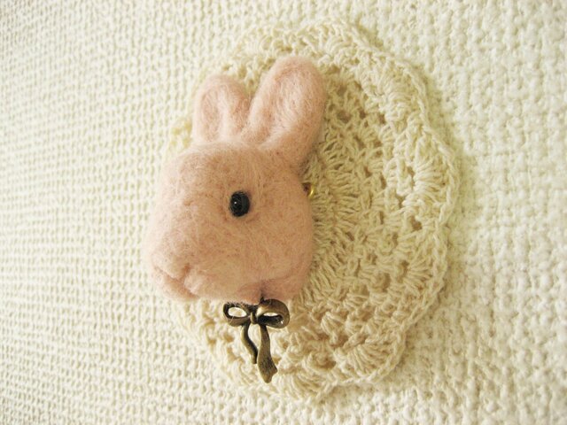 うさぎのはくせいブローチの画像1枚目