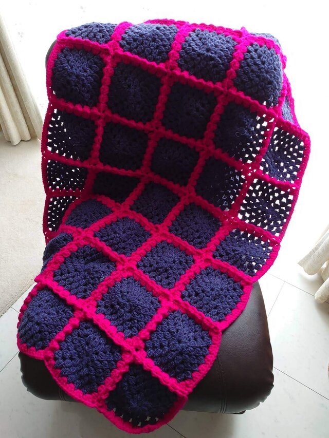 【１点限り】限定 ブランケット 膝掛け モチーフ編み ネイビー✖ピンク 冷房対策 編み 手編み 編み物