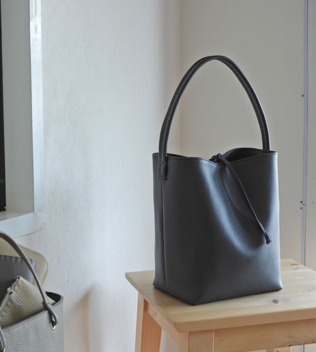 ワンハンドルレザーバッグ　ミニ　ダークグレー