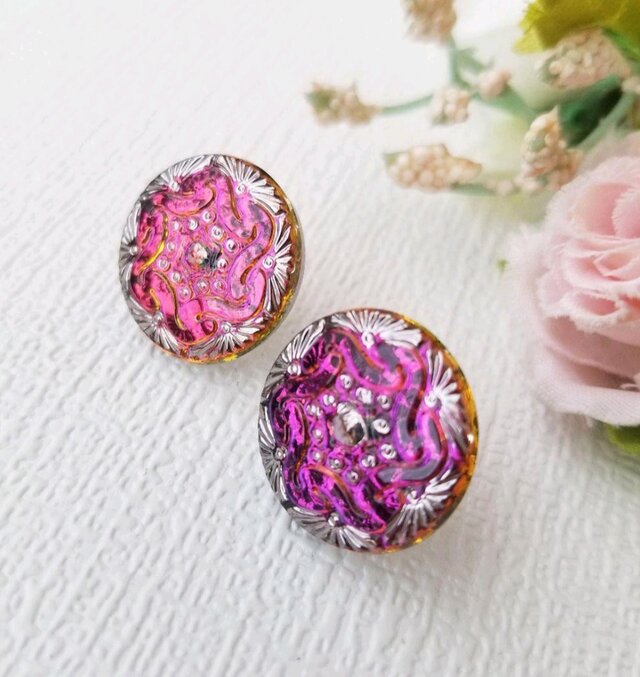 チェコガラスボタン ピアス｜ピンク＆シルバーの輝き アクセサリー