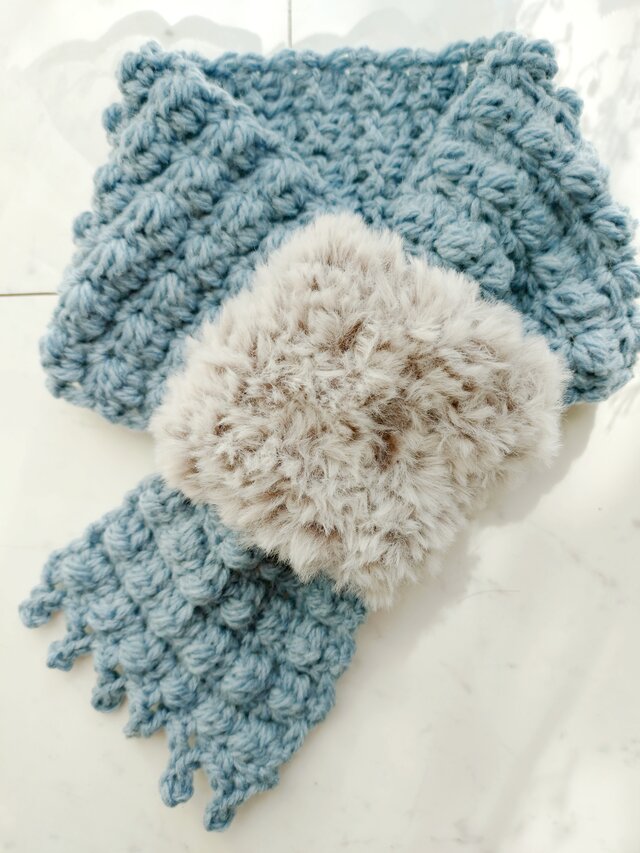 マフラー ファー ふわふわ ショートマフラー 水色 くすみ ブルー 手編み 編み物 編み