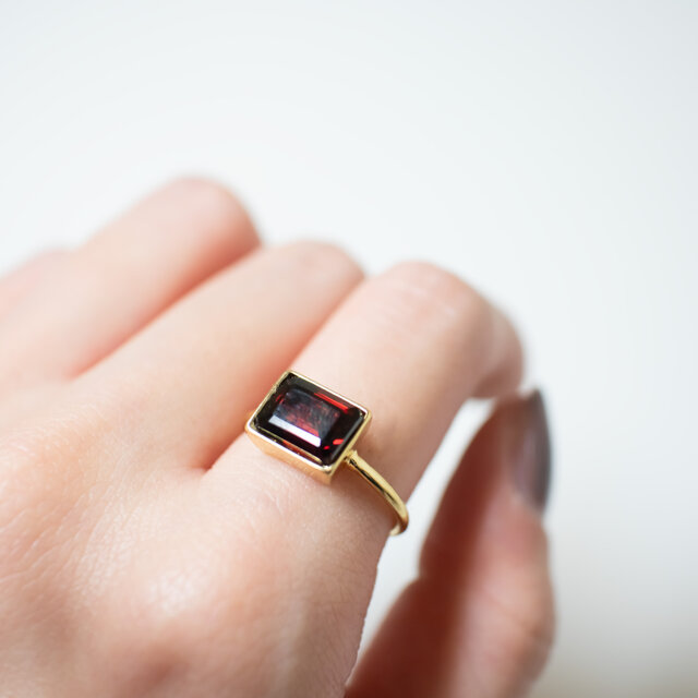 宝石質モザンビークガーネット 天然石のレクタングルリング【10号・13