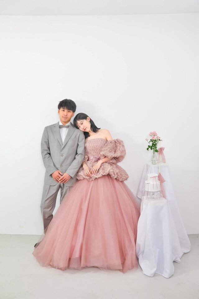 実例写真！カラードレス ピンク パフスリーブ 可愛い プリンセスライン もこもこドレス 編み上げ 花嫁