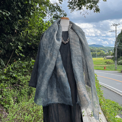 藍と柿渋重ね染めロング＆ワイドストールK25087