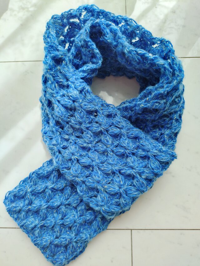 マフラー バタフライ 花 柄 模様 青 ブルー ゴールドラメ 手編み 編み物 編み