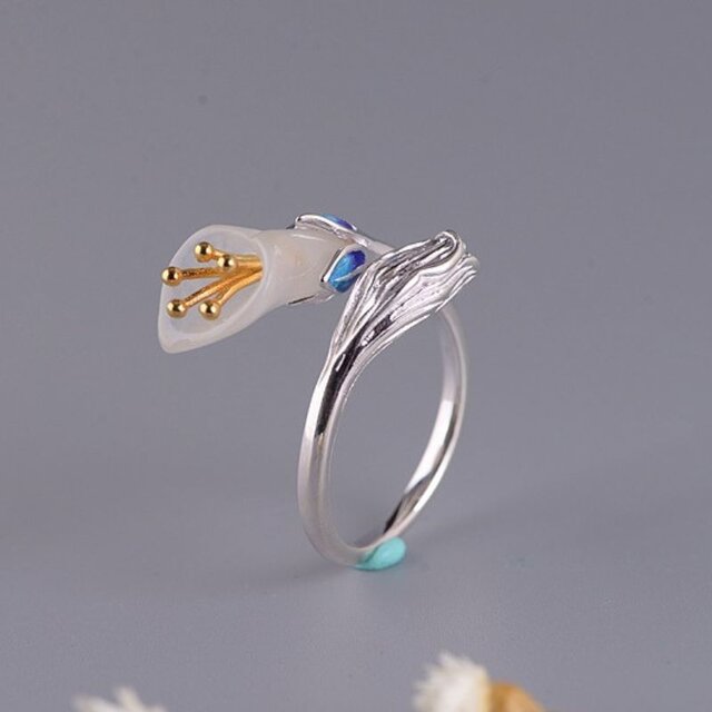 オランダカイウのリング - 光を受けると優雅に輝く　R433 オランダカイウのリング - 光を受けると優雅に輝く R433 | iichi