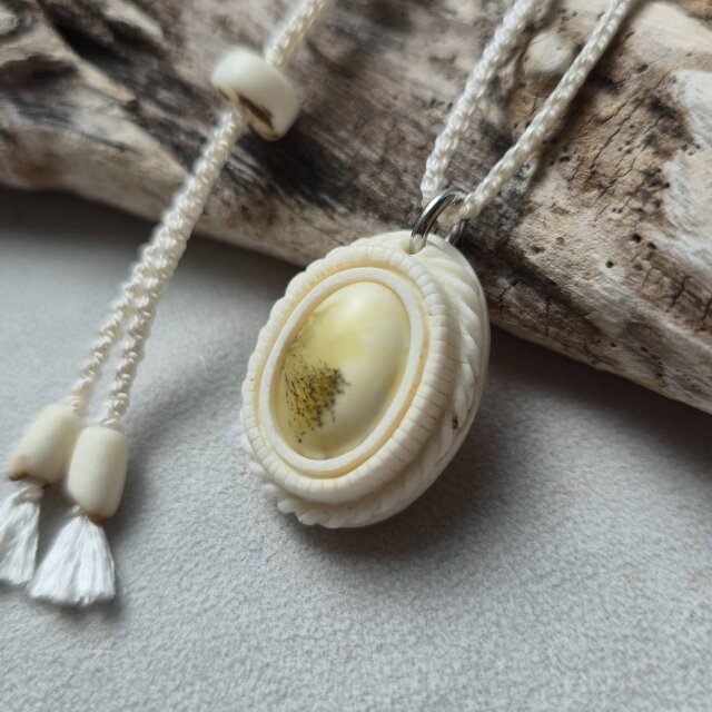 鹿の角 ロイヤルアンバーのペンダント#3