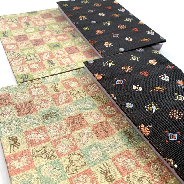 『宝駒　茶』　正絹織物御朱印帳　B6大判サイズ　馬　格子　宝尽くし　吉祥文　縁起柄　御朱印帳　絹織物　金襴織物　桐生織物