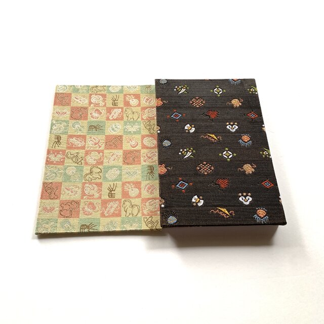 宝駒 茶』 正絹織物御朱印帳 B6大判サイズ 馬 格子 宝尽くし