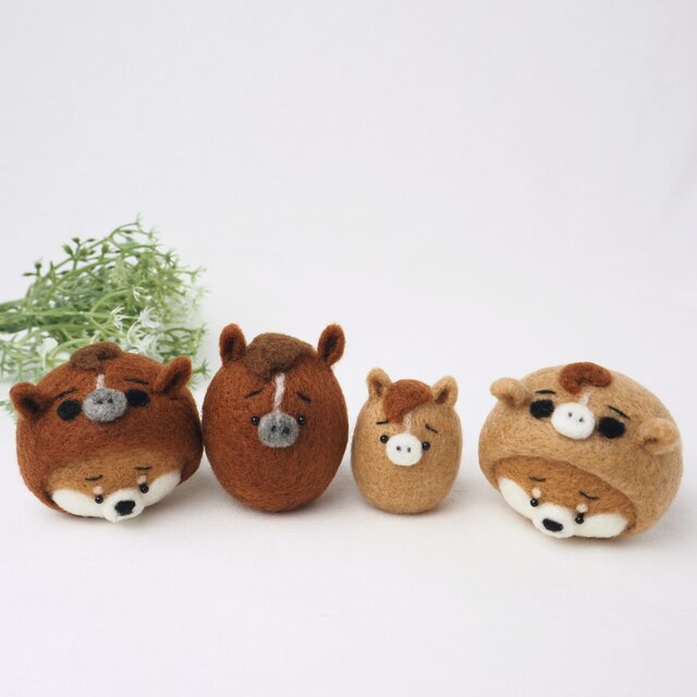 受注製作】2026年干支(午) 馬になりきるまゆパグ(フォーンパグ・黒パグ