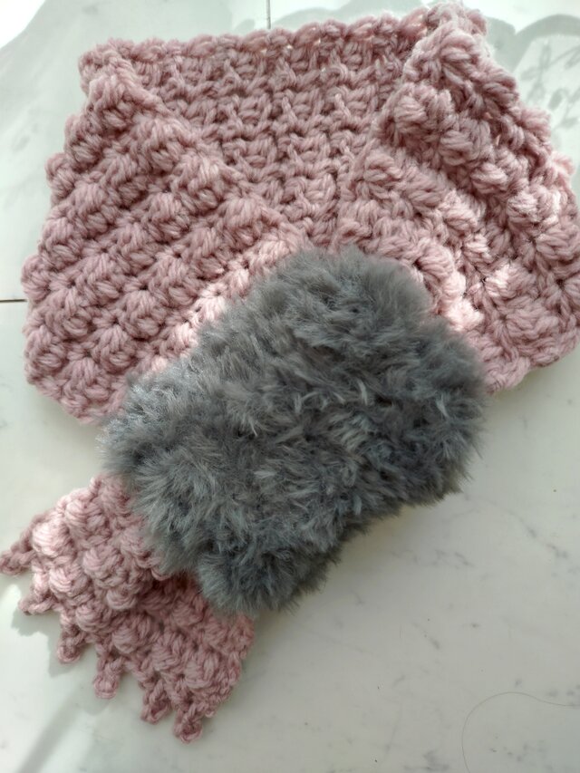 マフラー ショートマフラー くすみ ピンク グレー ファー 模様 柄 手編み 編み物 編み