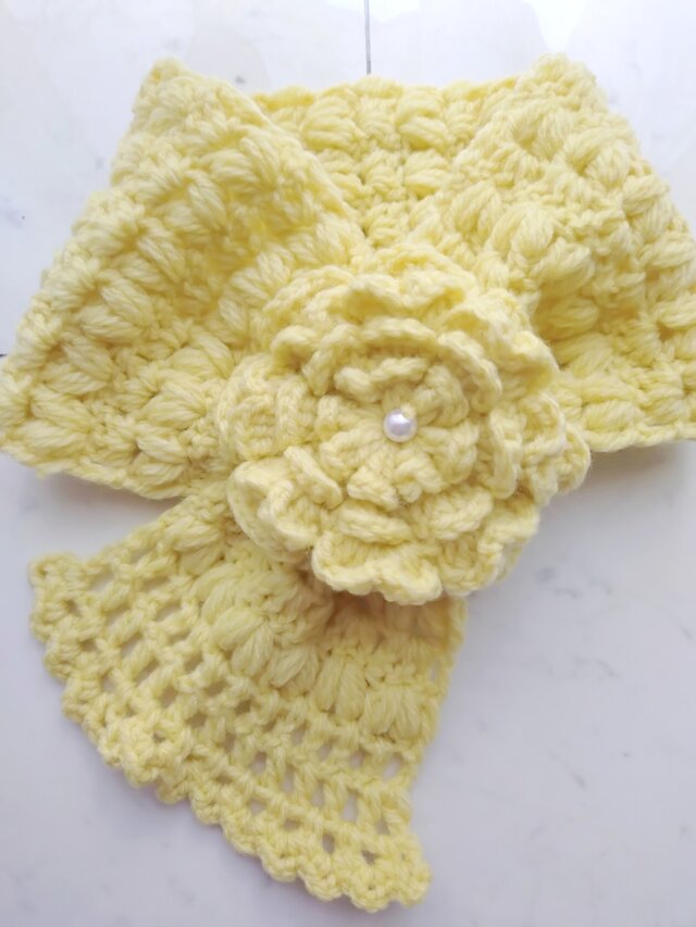 【今年の新作】コサージュ お花 マフラー ショートマフラー パステルイエロー 黄色 手編み 編み物 編み