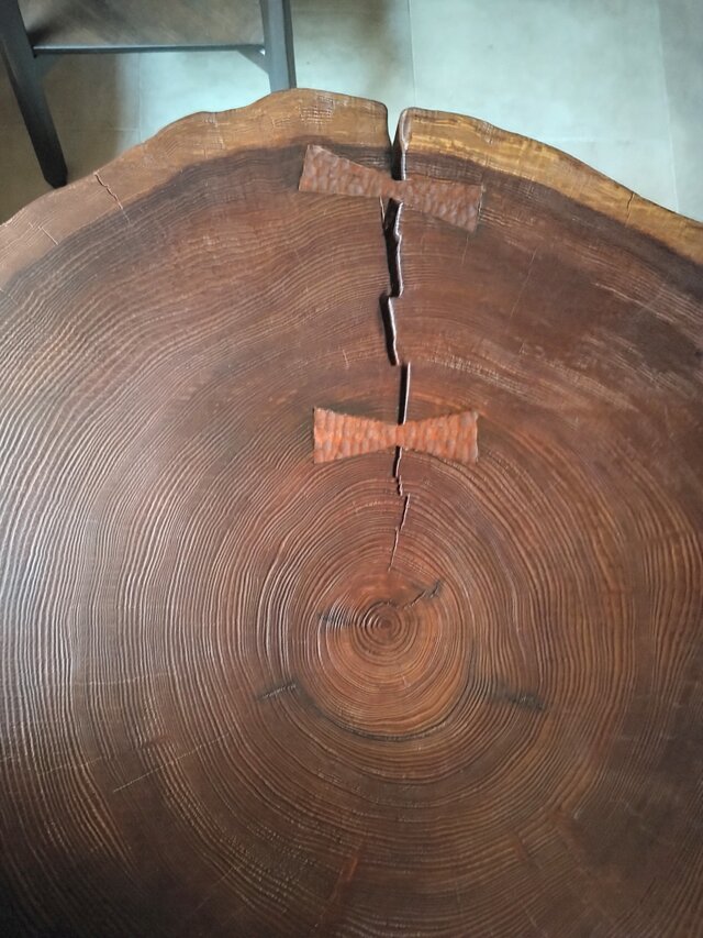 厚みたっぷり♪杉の輪切りテーブル ～分厚い輪切りのテーブル