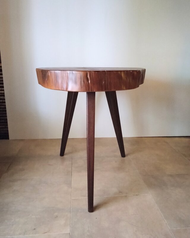 厚みたっぷり♪杉の輪切りテーブル ～分厚い輪切りのテーブル