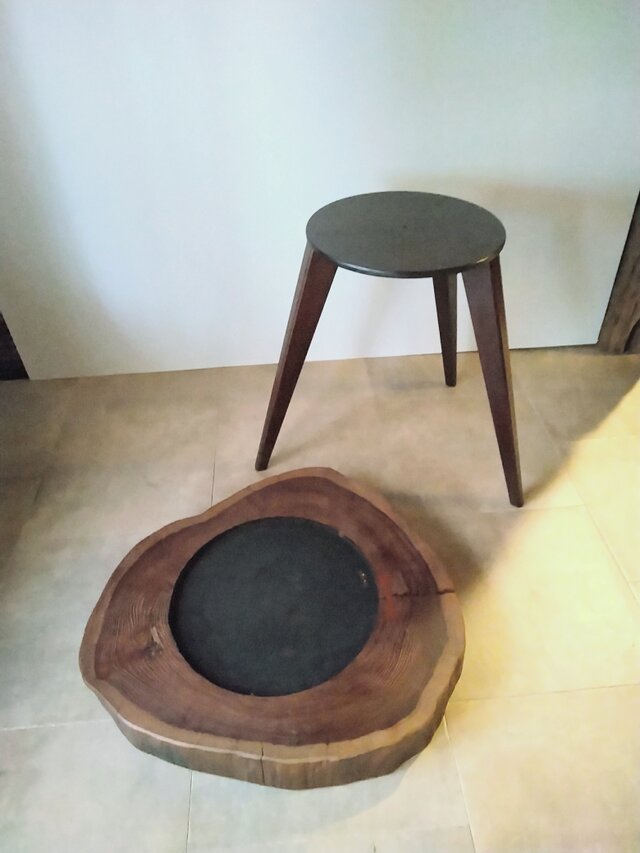 厚みたっぷり♪杉の輪切りテーブル ～分厚い輪切りのテーブル