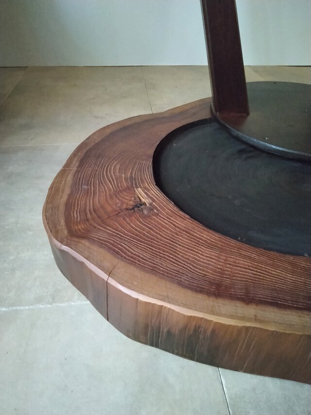 厚みたっぷり♪杉の輪切りテーブル ～分厚い輪切りのテーブル  