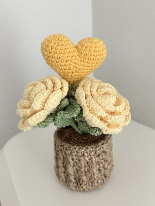 陶芸品　ハート型の 花器 陶芸品 ハート型の 花器 陶芸品 ハート型の 花器 Amazon.co.jp: 花の