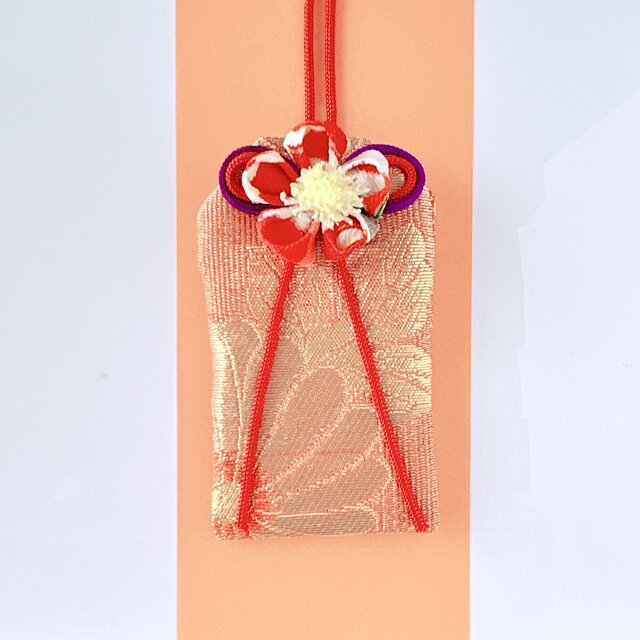 金紅菊｜金襴のお守り袋（手縫い・つまみ細工／元巫女が仕立てる