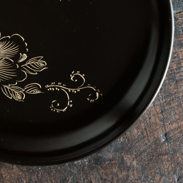 @785『七宝 花蝶 香合』黒　//骨董品 古美術 古道具 アンティーク 楽天市場】骨董○鎌倉彫唐獅子牡丹文香合○ | 江戸時代 | 下部に