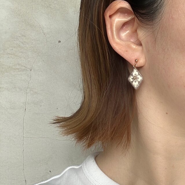 【アースカラー】バリ島伝統柄 刺繍ピアス / イヤリング