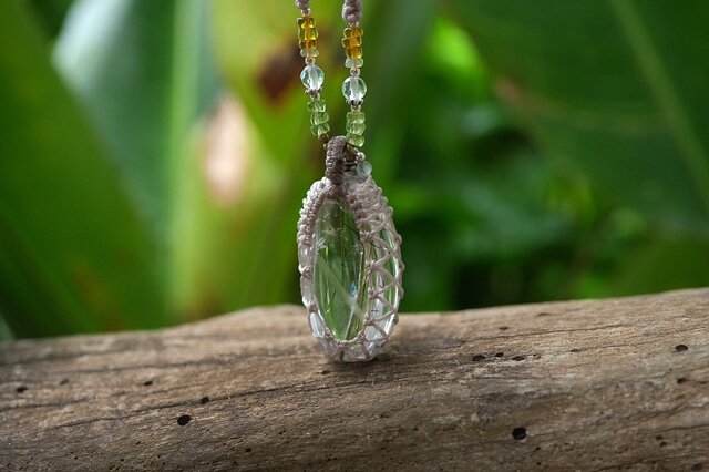 『粋光』虹入りアイリスクォーツのマクラメペンダントネックレス 粋光』虹入りアイリスクォーツのマクラメペンダントネックレス