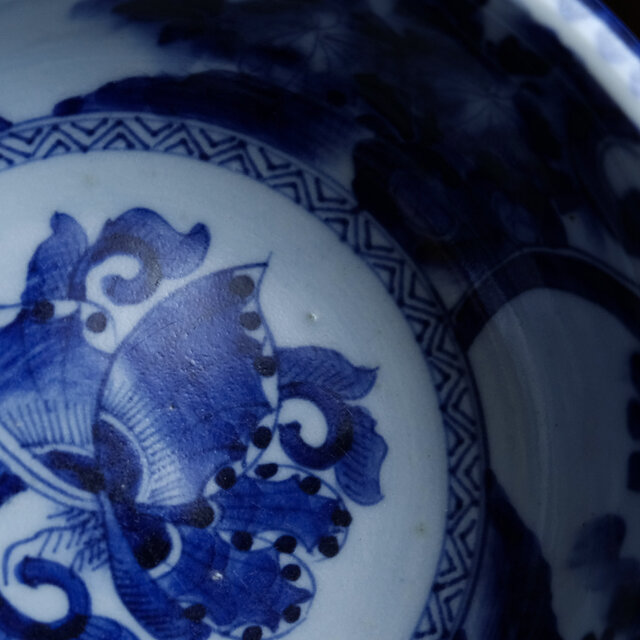 伊万里　古伊万里　染付　ベロ藍　花の図　蝶の図 伊万里 古伊万里 染付 ベロ藍 花の図 蝶の図 - メルカリ