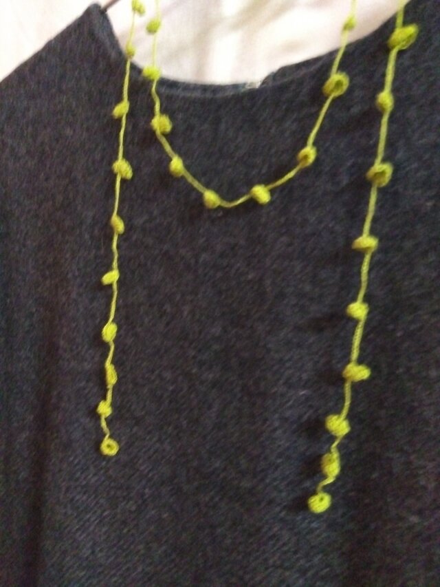 黄緑色　つぶネックレス(ラリエット)