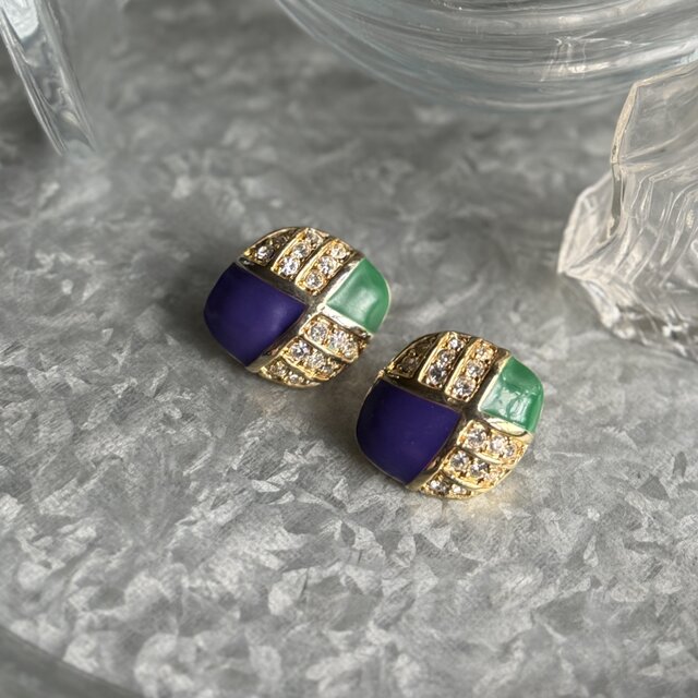Y1190-ヴィンテージイヤリング U.S.A. Green Purple Enamel Paint Rhinestone