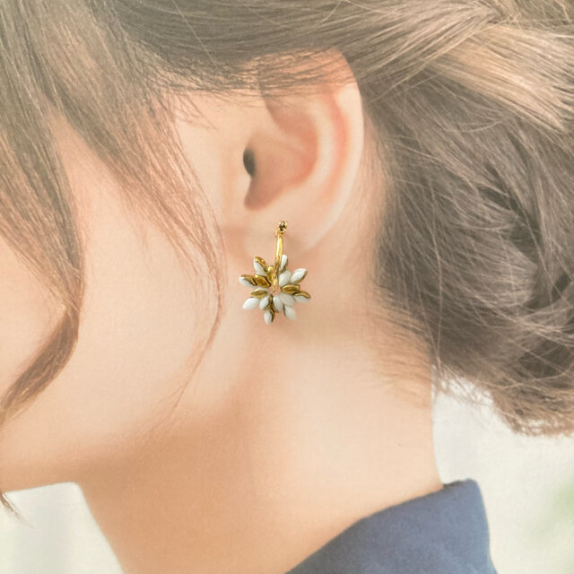 ホワイト×ゴールド】チェコガラス製オーナメントチャームの2wayフープ