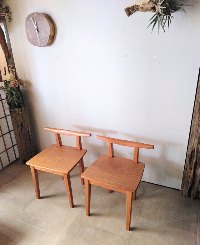 背もたれが低い木製チェア　〜腰あて椅子〜