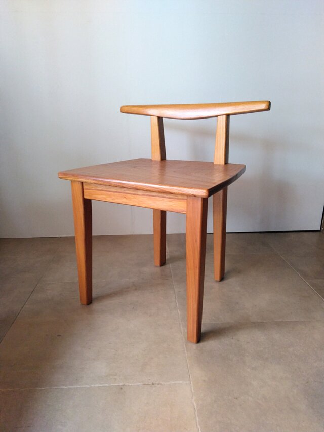 背もたれが低い木製チェア 〜腰あて椅子〜 | iichi 日々の暮らしを